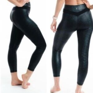 Zyia Women's Black Kakadu High-Waisted Leggings